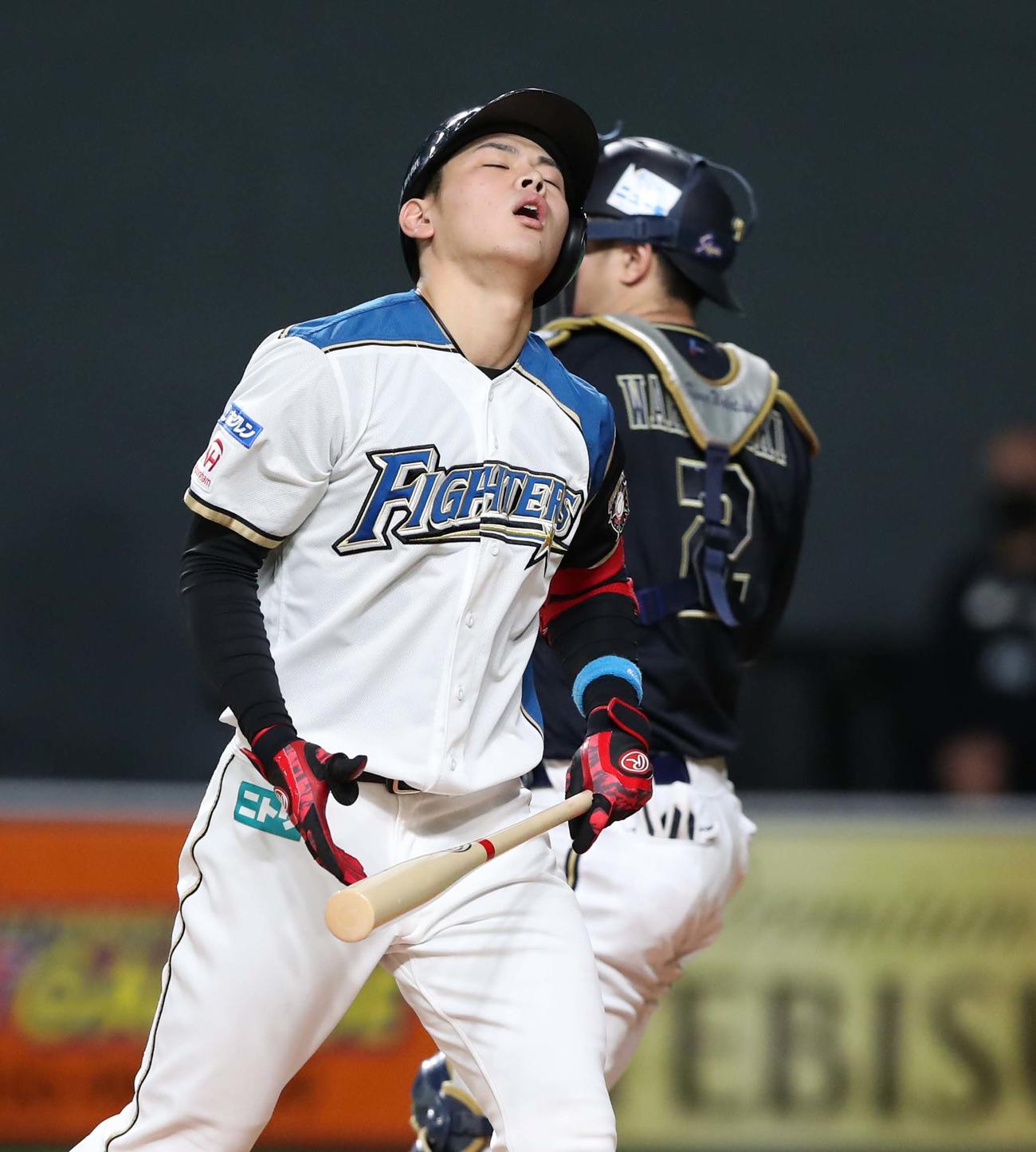 日本ハム対オリックス　9回裏、三振に終わる野村（撮影・黒川智章）