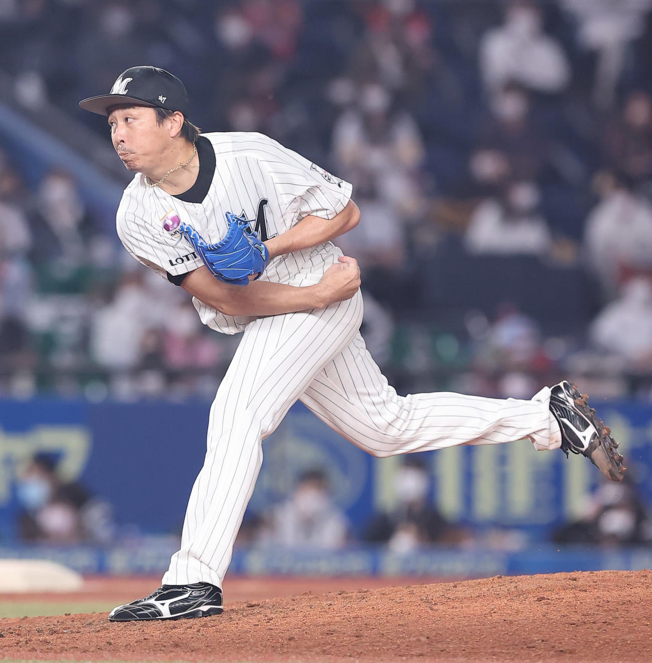 ロッテ対ソフトバンク　9回表、ロッテ5番手で登板し力投する益田（撮影・垰建太）