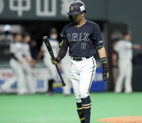 日本ハム対オリックス　9回表オリックス2死一塁、宗は三振に終わる（撮影・佐藤翔太）