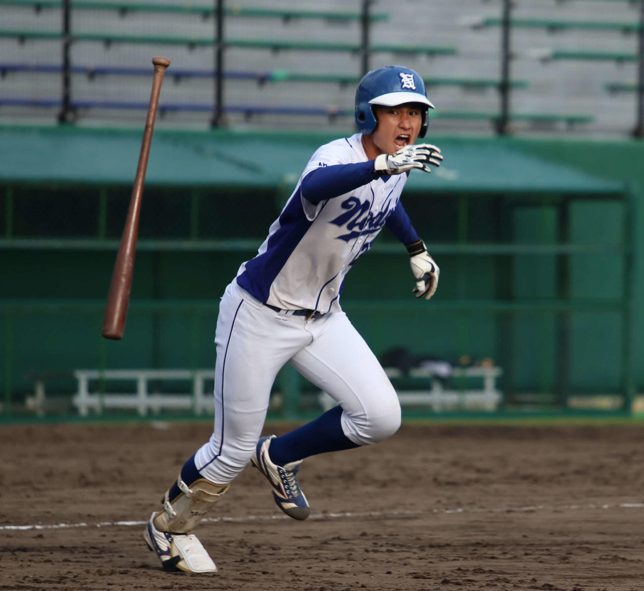 東農大北海道対東海大北海道　延長10回表東農大北海道2死一、三塁、左前に決勝適時打を放ち、雄叫びをあげる金子（撮影・山崎純一）