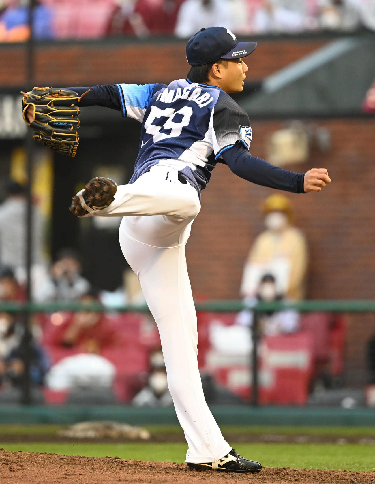 楽天対西武　6回に西武3番手で登板しプロ初登板を記録した大曲（撮影・山崎安昭）