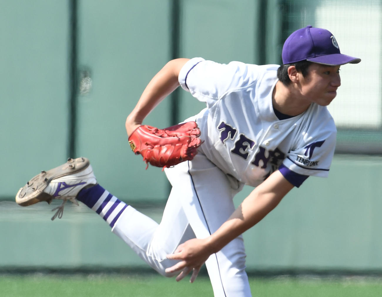 甲南大対天理大　甲南大を完封する天理大先発・井奥（撮影・和賀正仁）