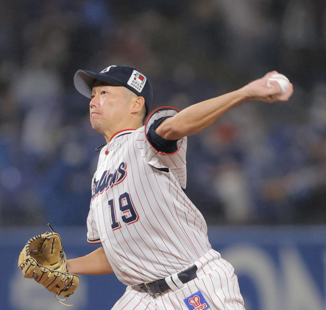 ヤクルト対中日　5回表、力投する石川（撮影・河田真司）