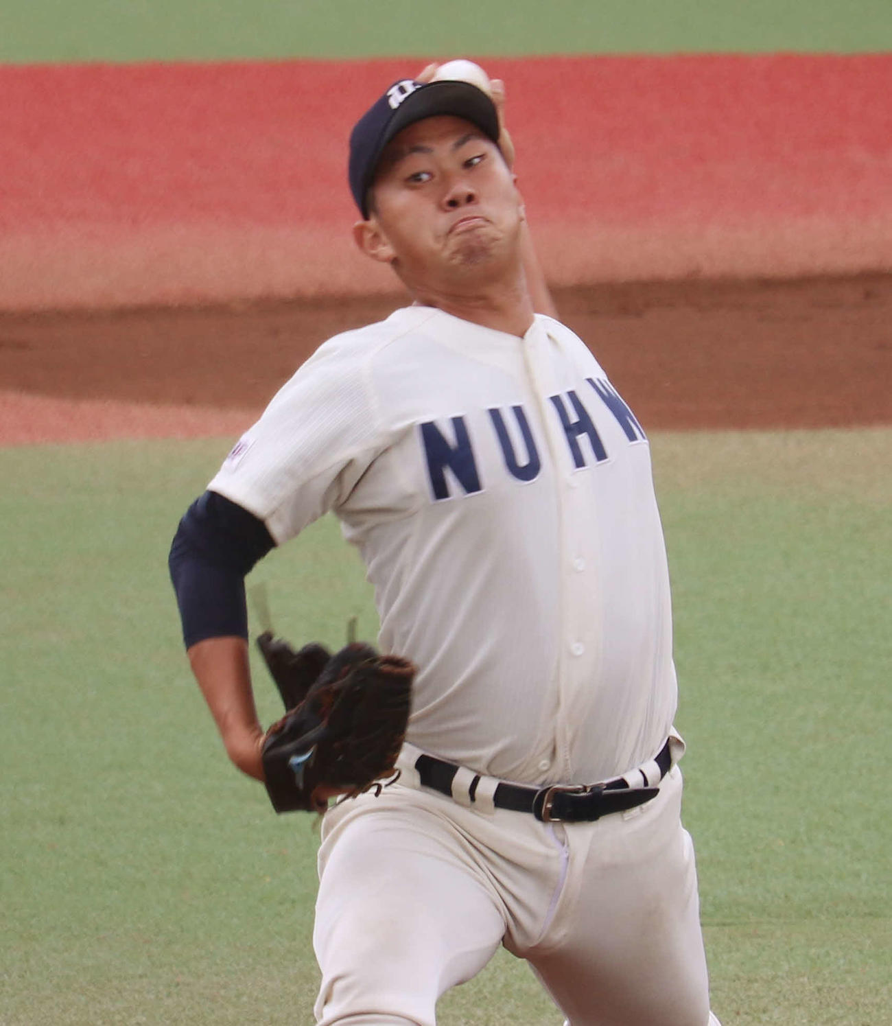 10日、上武大戦に登板する新潟医療福祉大・桐敷拓馬