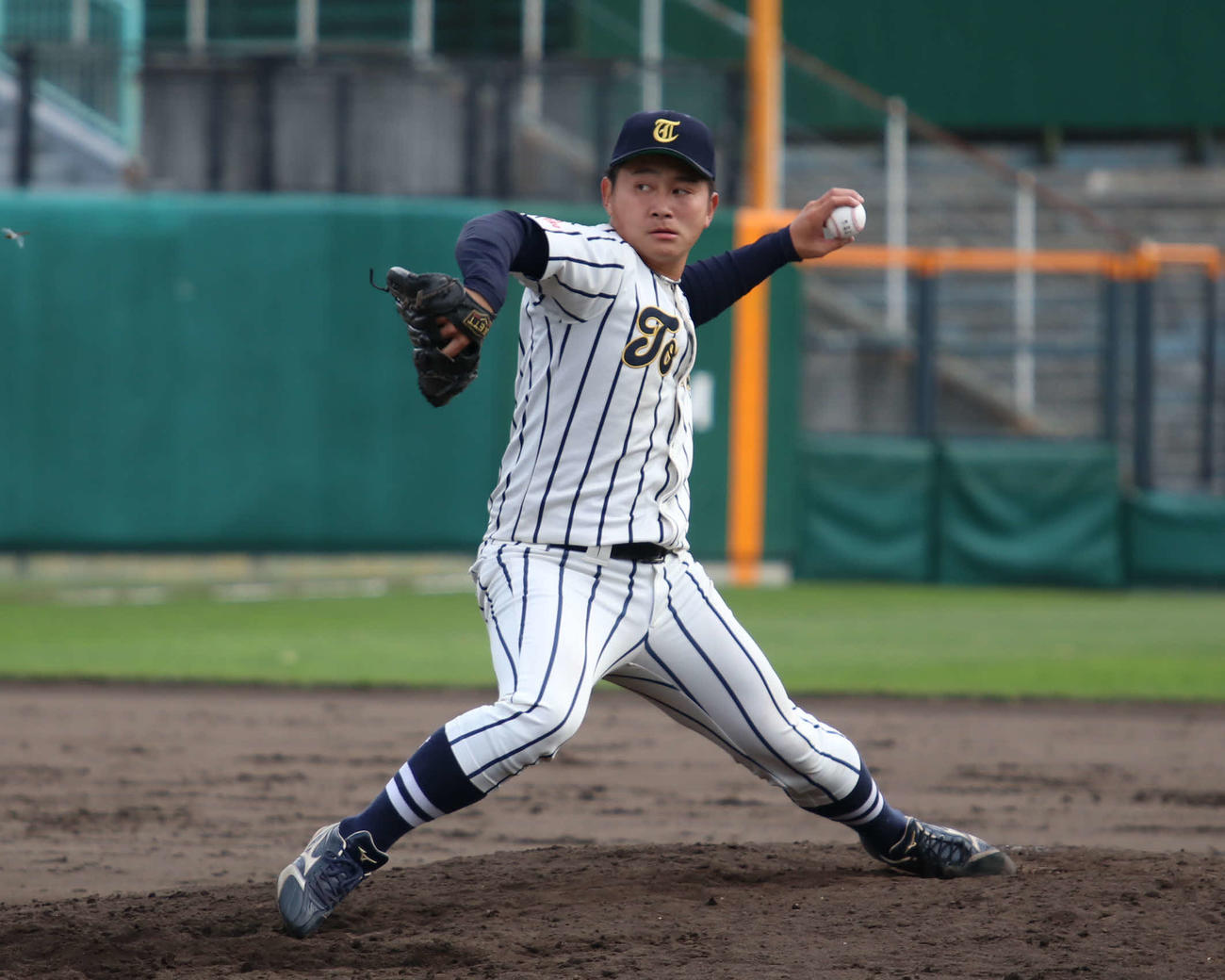 東海大北海道対東農大北海道　5回からリリーフし、7回無失点に抑えた東海大北海道の正岡（撮影・山崎純一）