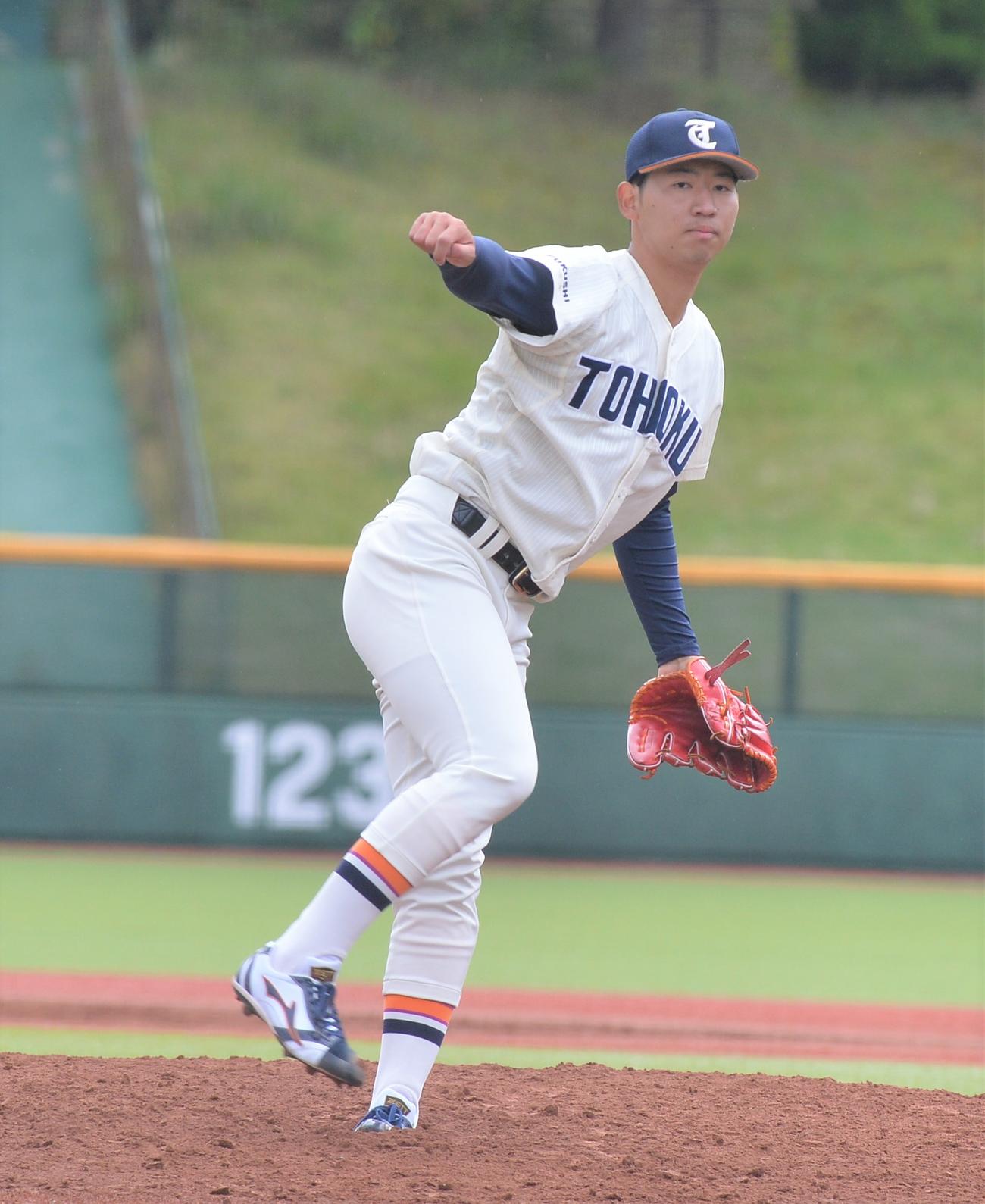 東北福祉大対東北学院大　2番手で登板した東北福祉大・椋木（撮影・佐藤究）