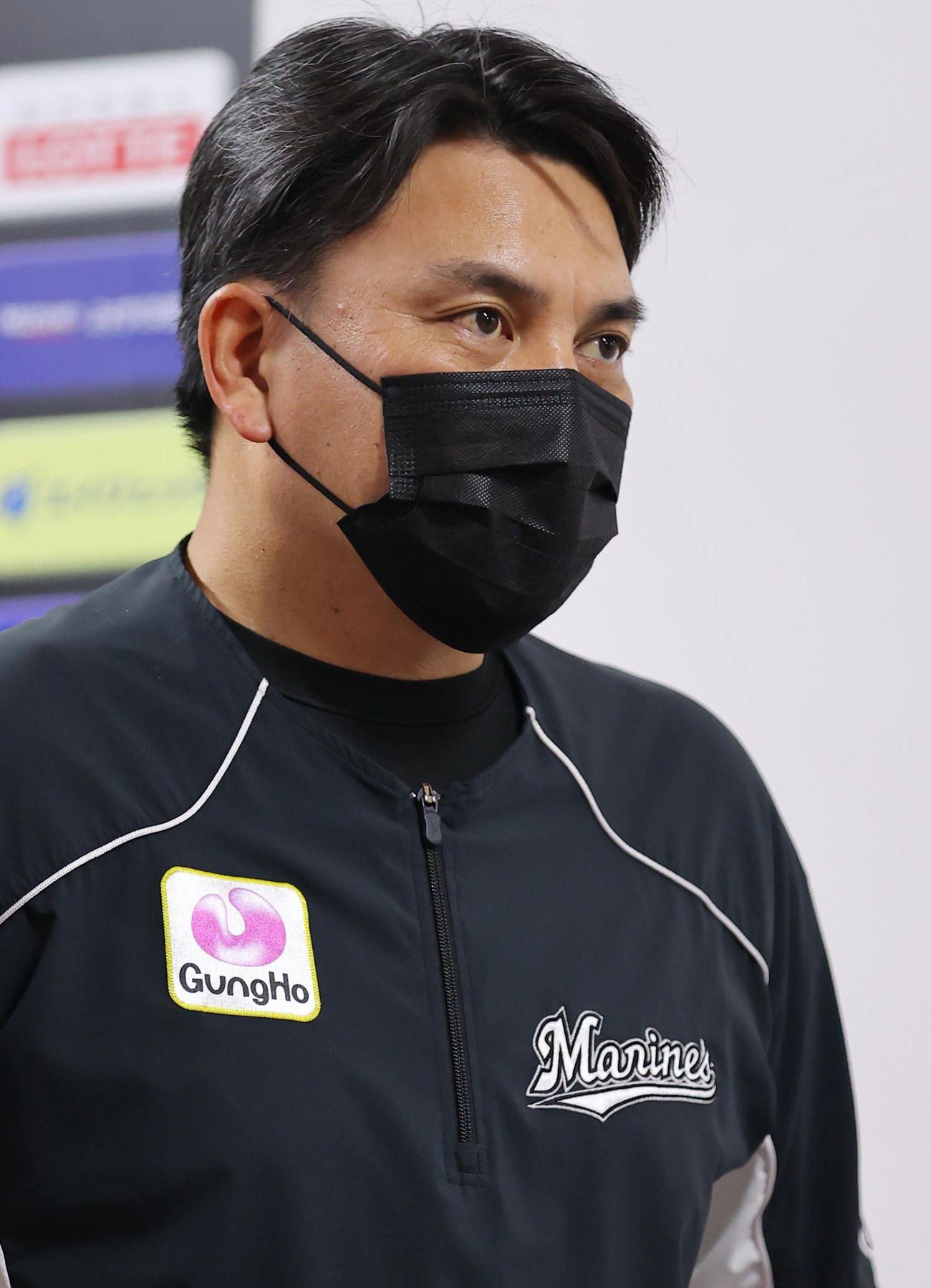 ロッテ対ソフトバンク　雨天中止となり取材に応じるロッテ井口監督（撮影・垰建太）