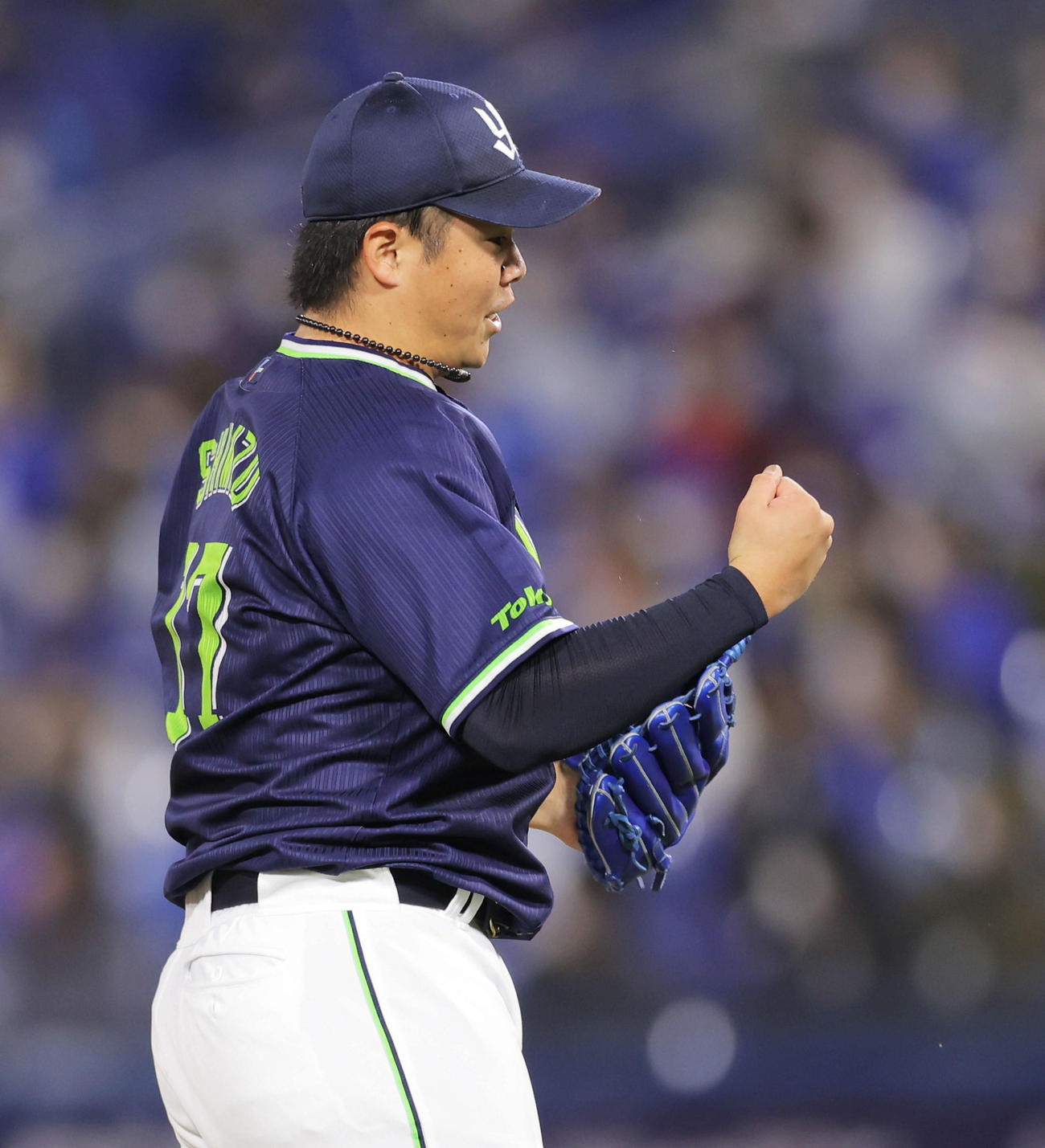 DeNA対ヤクルト　8回裏を抑え、ガッツポーズする清水（撮影・河田真司）