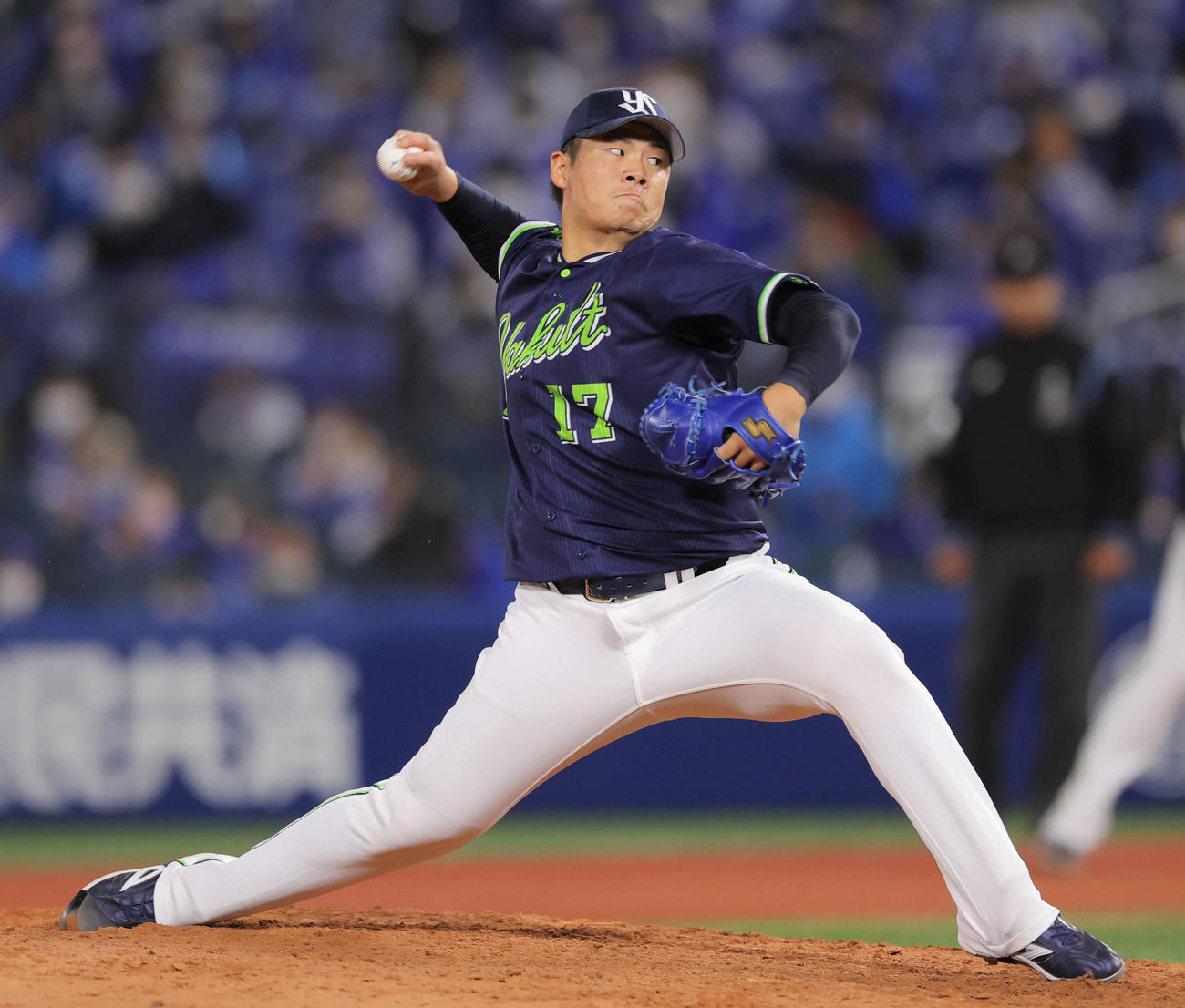 DeNA対ヤクルト　8回裏、ヤクルト4番手で登板する清水（撮影・河田真司）