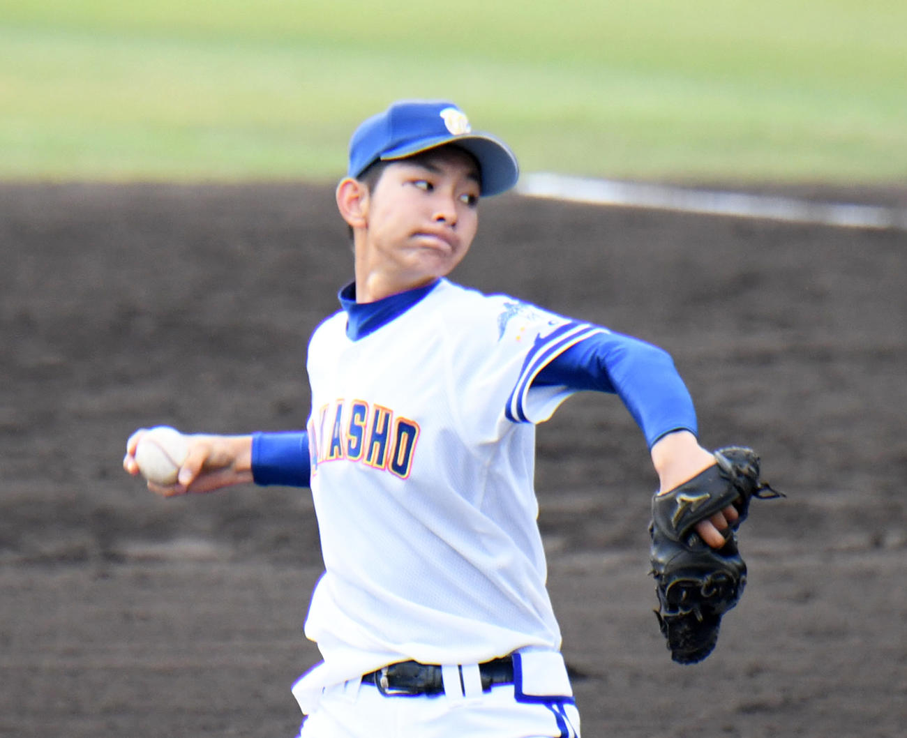 高田商2番手で登板し6回1失点の鶴川内陽（撮影・滝沢美穂子）