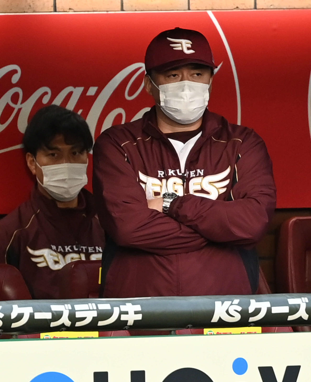 楽天石井GM兼監督（右）（2021年10月17日撮影）