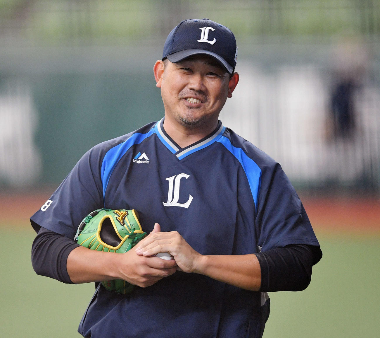 西武対ロッテ　一軍に合流し試合前練習で笑顔の西武松坂（撮影・滝沢徹郎）