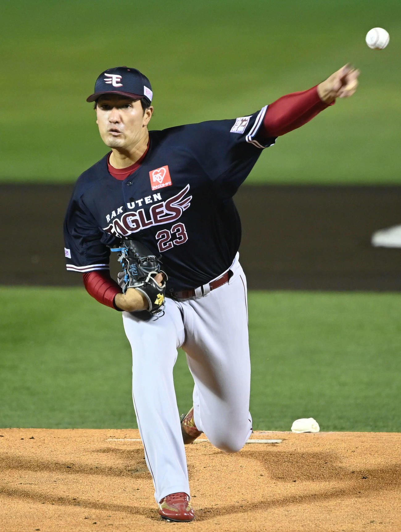 楽天対日本ハム　1回2失点で降板した楽天先発の弓削（撮影・山崎安昭）