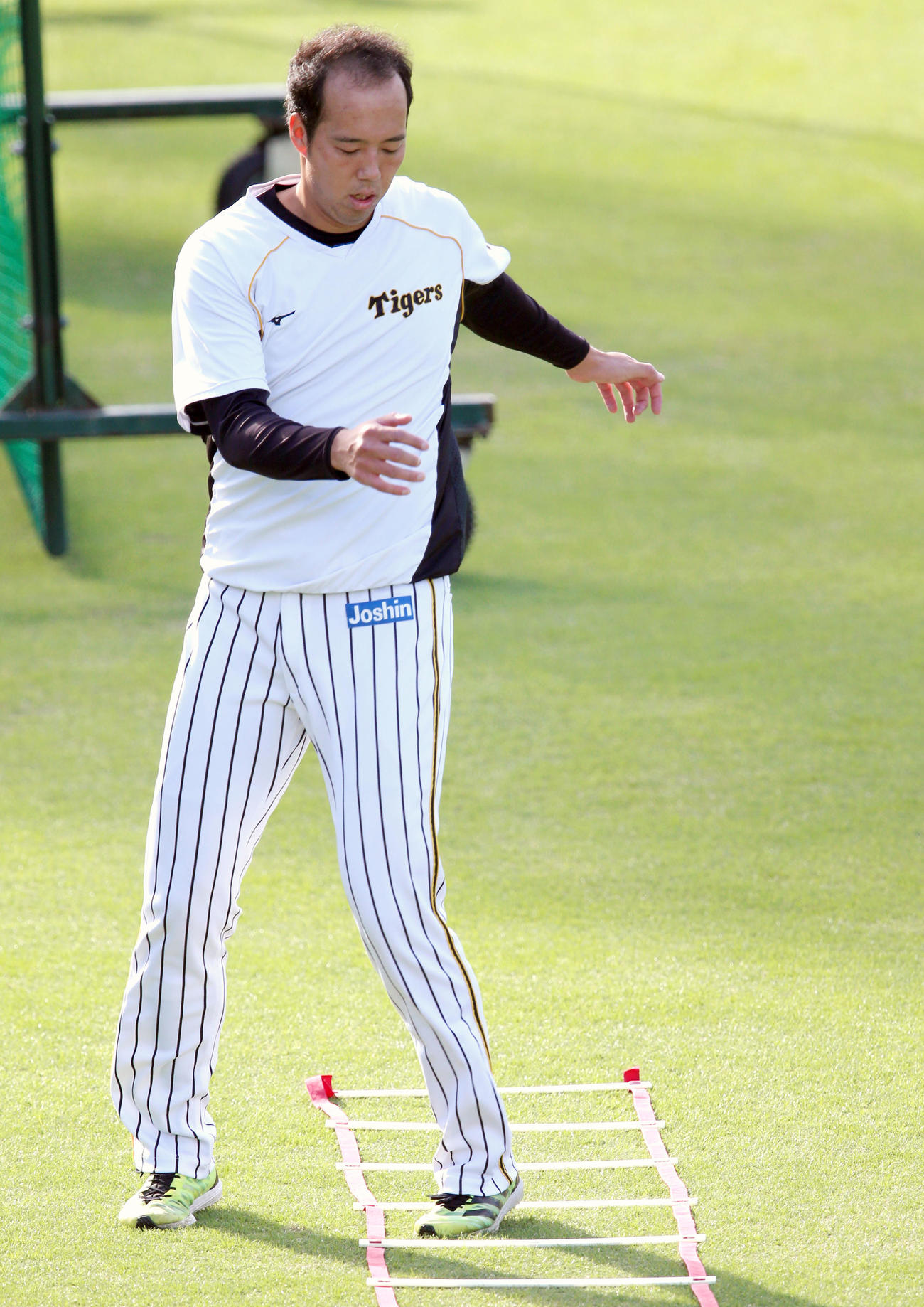 阪神対広島　試合前、トレーニングに励む青柳（撮影・上山淳一）