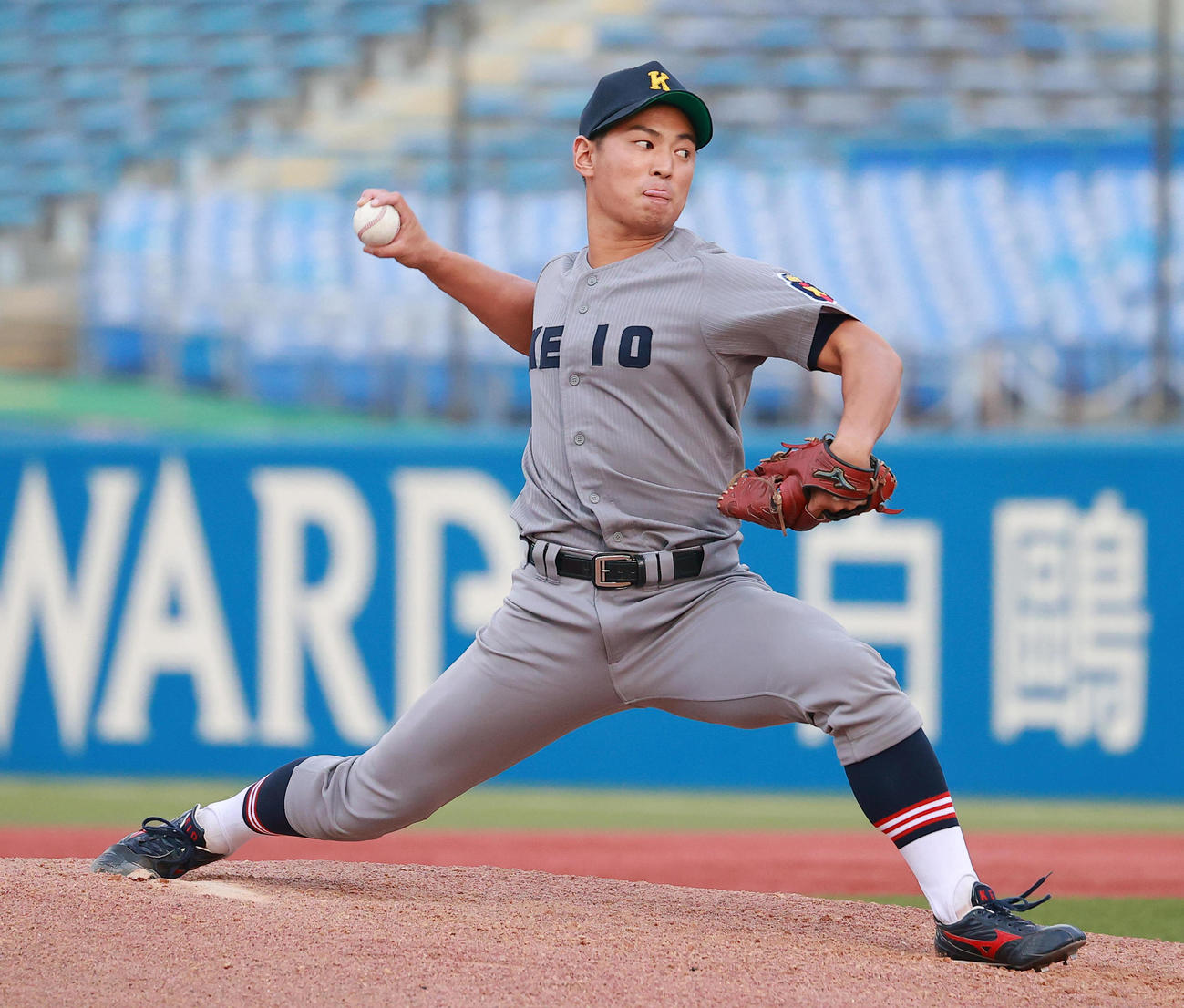 慶大対立大　力投する慶大・森田（撮影・野上伸悟）