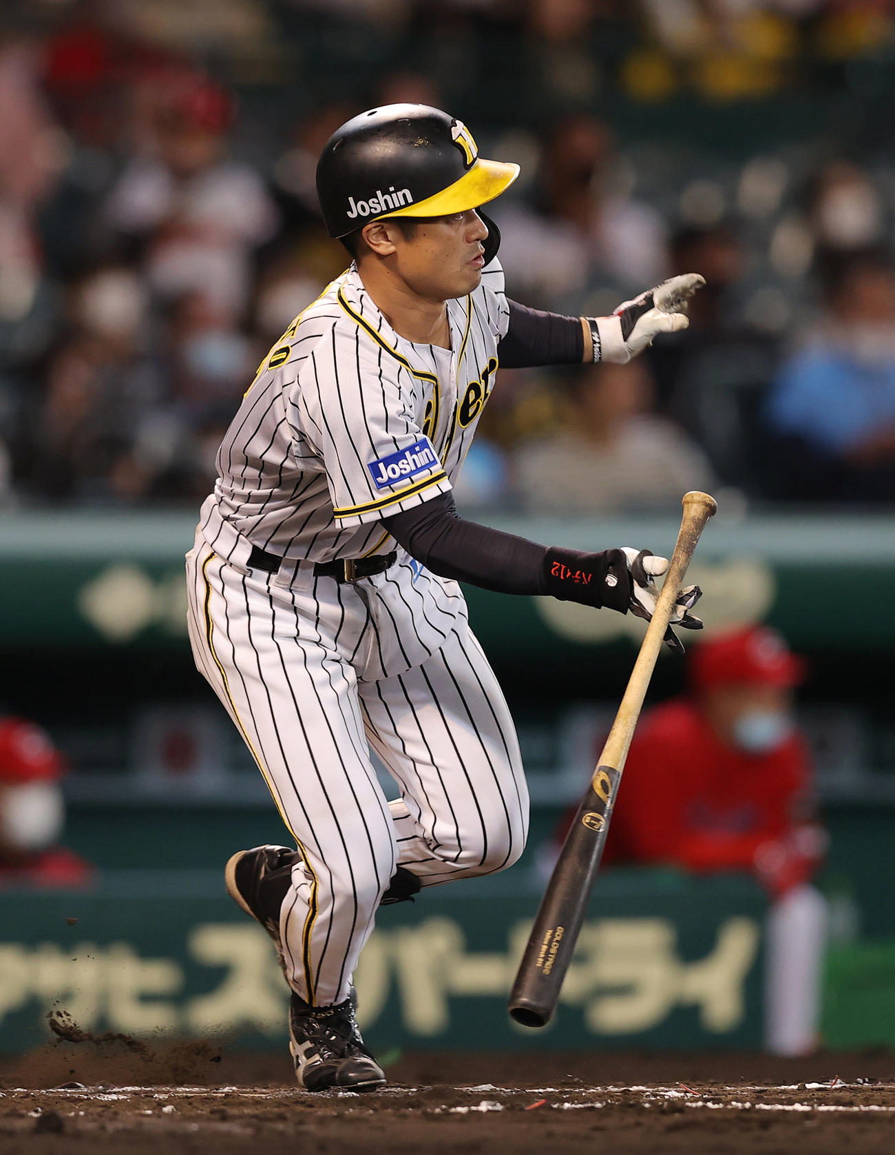 阪神対広島　7回裏阪神1死一、二塁、左前打を放つ坂本（撮影・前田充）