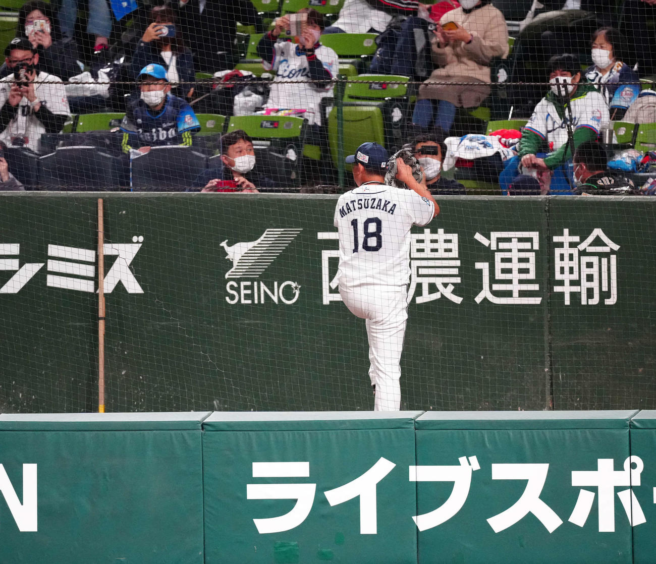 西武対日本ハム　試合前、ブルペン投球する西武松坂（撮影・江口和貴）
