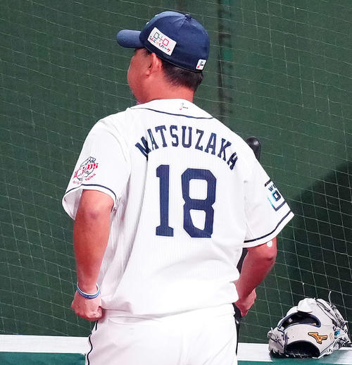 西武対日本ハム 試合前、18番のユニホームで調整する西武先発の松坂(撮影・江口和貴)