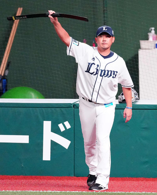 西武対日本ハム 試合前、ユニホームで調整する西武先発の松坂(撮影・江口和貴)