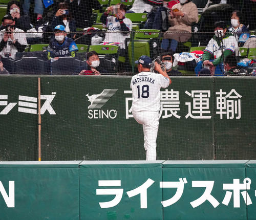 西武対日本ハム 試合前、ブルペン投球する西武松坂(撮影・江口和貴)