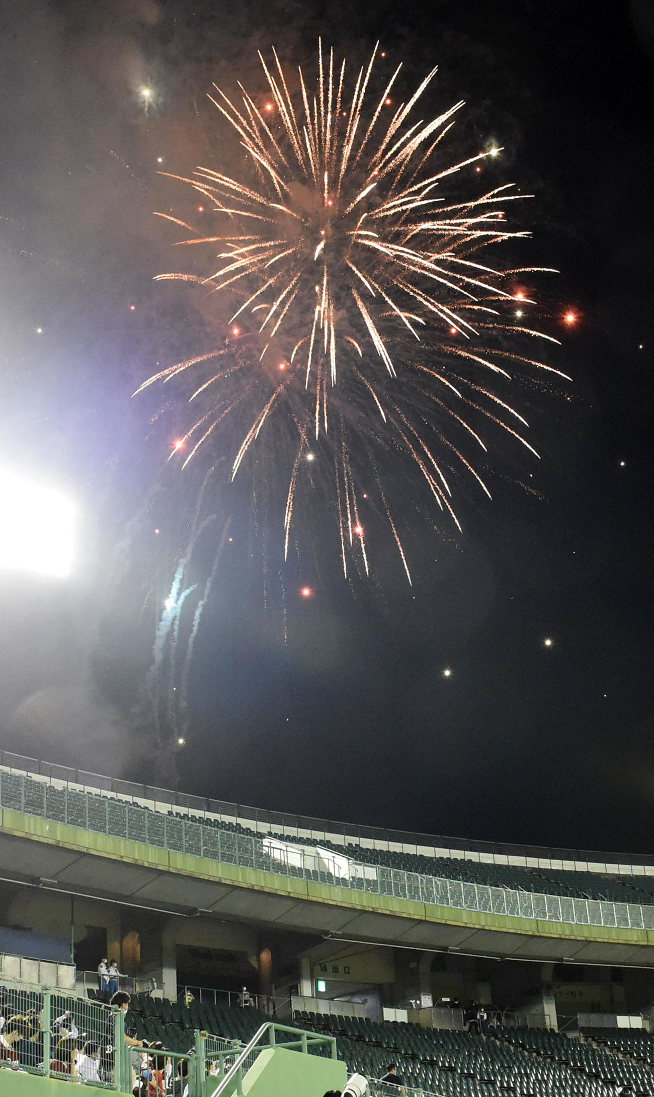 オリックス対楽天　5回終了後、打ち上げられた花火（2021年5月14日撮影）