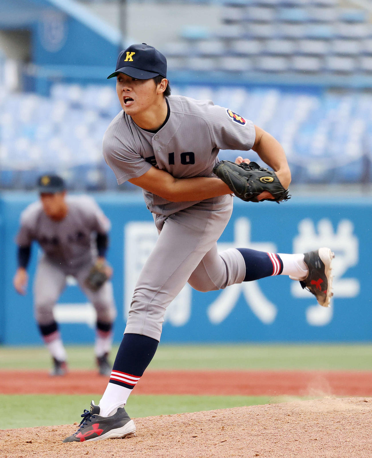 慶大対法大　力投する慶大・笠井（撮影・鈴木正人）