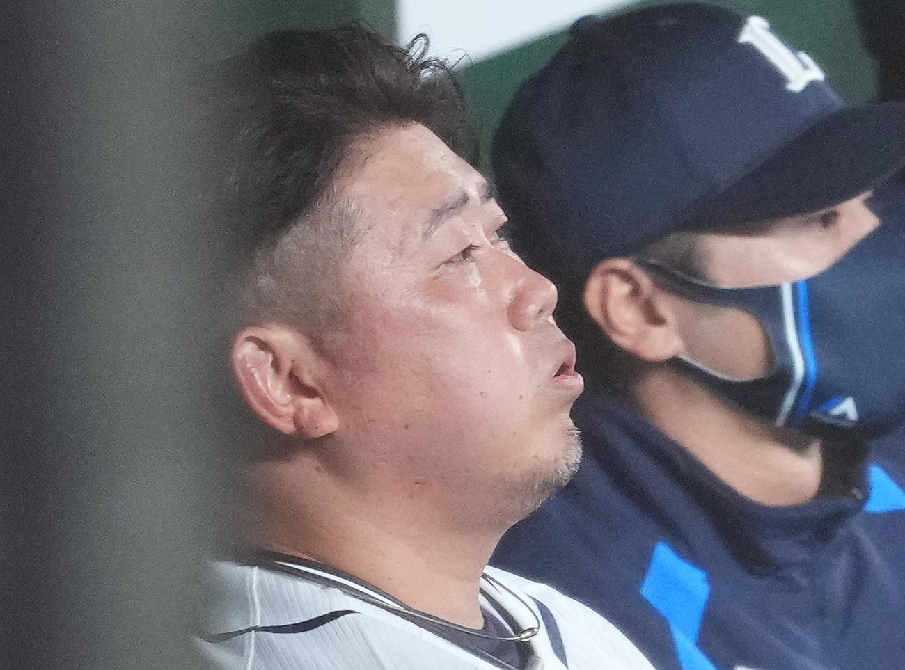 西武対日本ハム　引退試合を終え、ベンチで大きく深呼吸する西武松坂（撮影・菅敏）