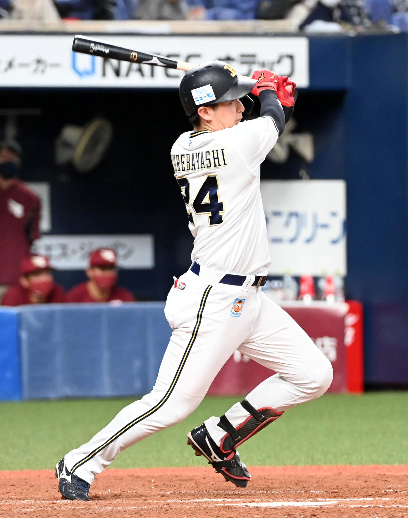 オリックス対楽天　5回裏オリックス2死二塁、紅林は左中間に適時二塁打を放つ（撮影・前岡正明）