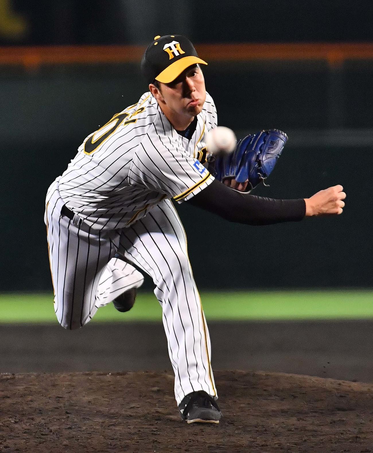 阪神対ヤクルト　力投する阪神青柳（撮影・上田博志）