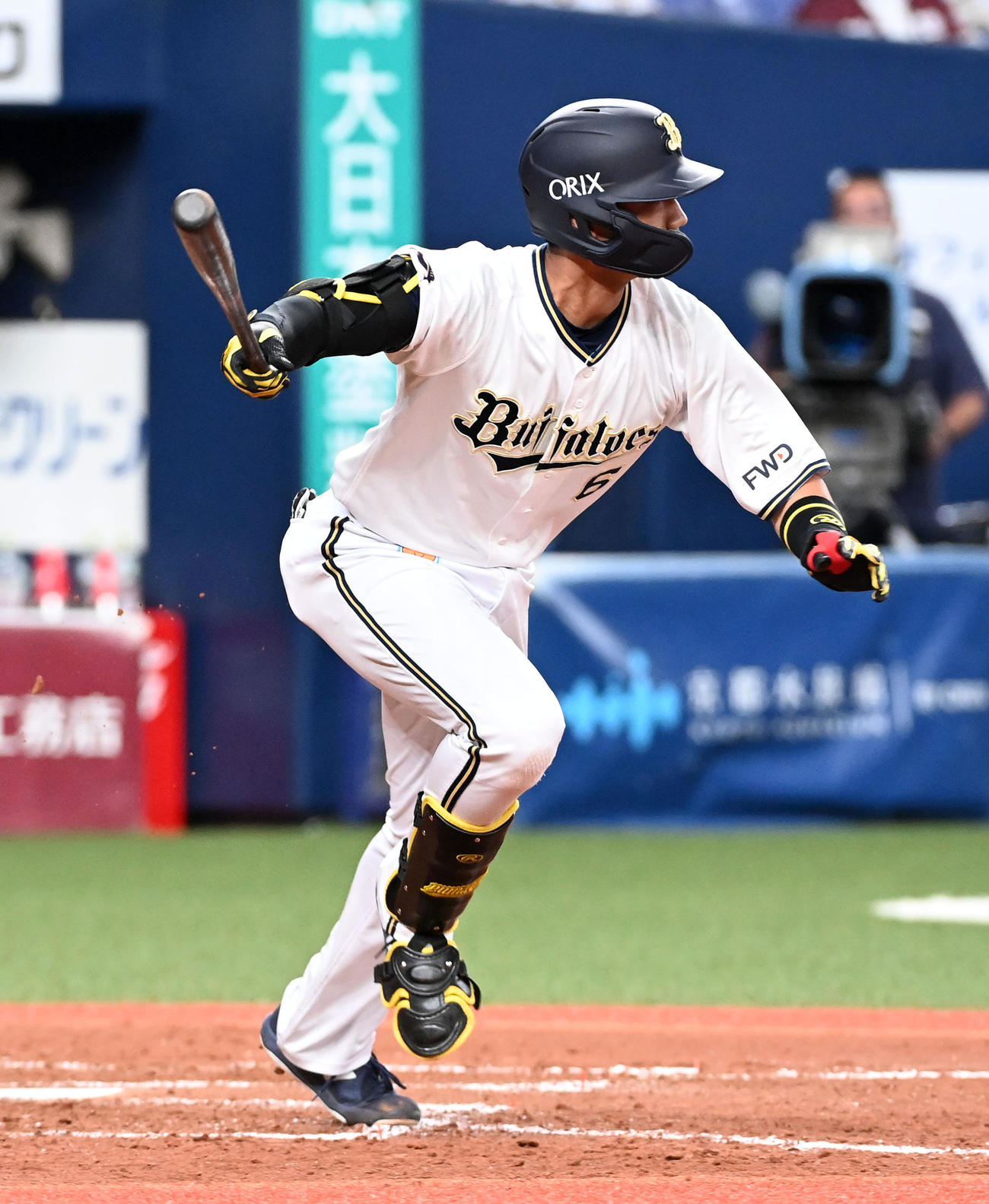 オリックス対楽天　5回裏オリックス2死一、二塁、宗は右中間を破る2点適時三塁打を放つ（撮影・前岡正明）