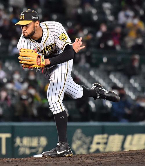 阪神対ヤクルト 阪神3番手で登板するスアレス(撮影・上田博志)
