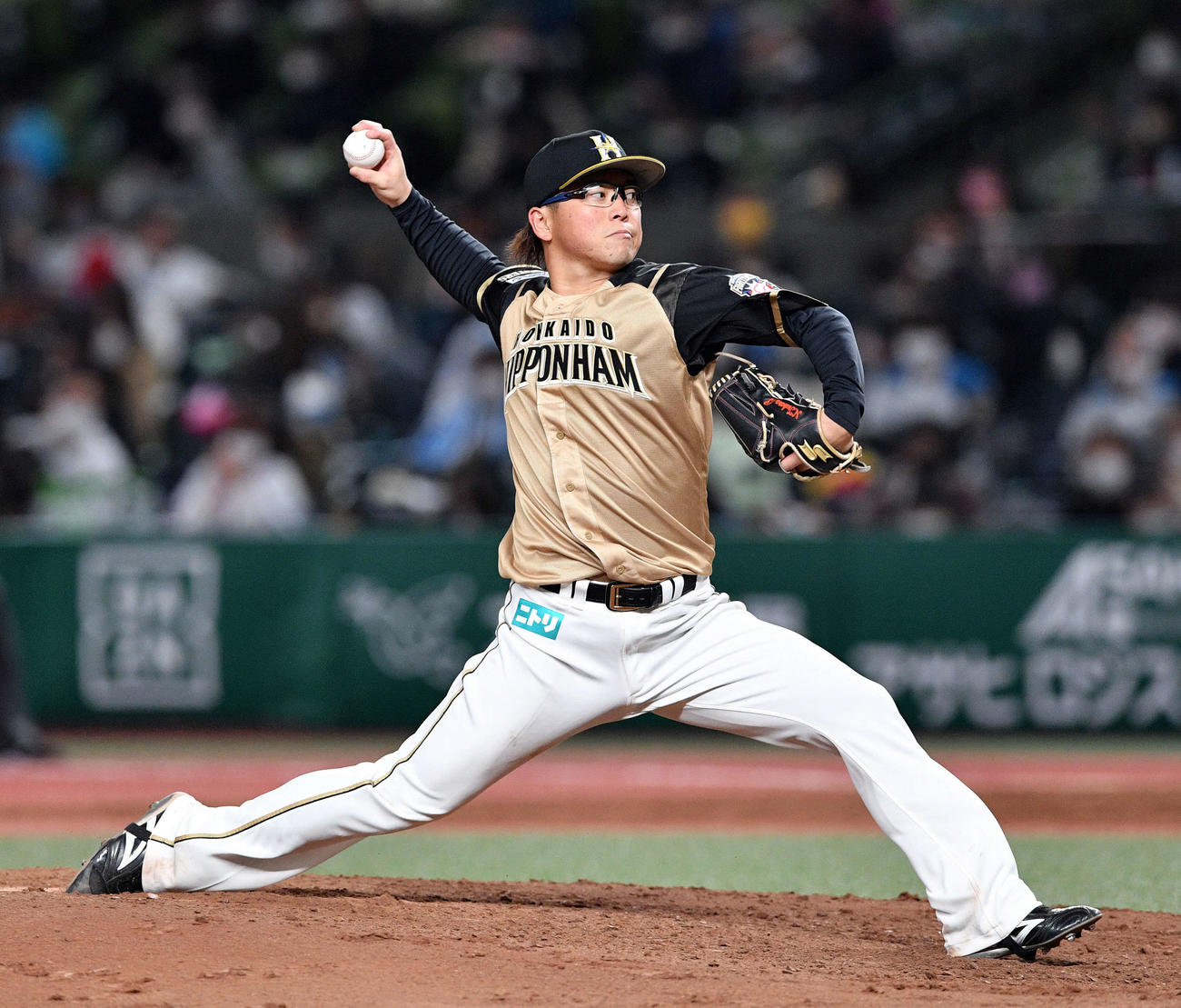 西武対日本ハム　6回、力投を続ける日本ハム先発の生田目（撮影・滝沢徹郎）