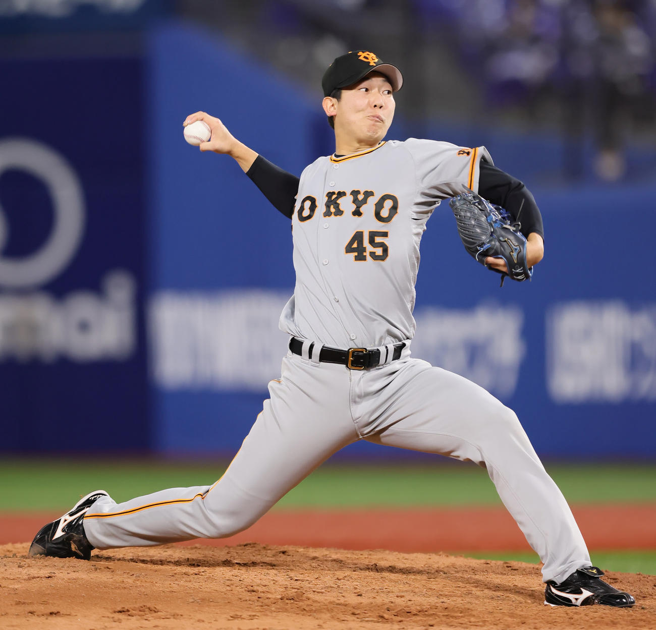 DeNA対巨人　巨人2番手の畠（撮影・足立雅史）