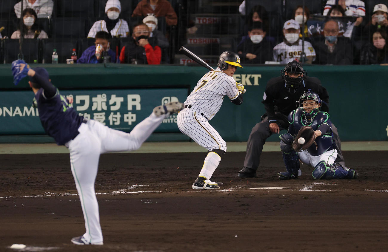 阪神対ヤクルト　8回裏阪神1死、代打糸井は見逃し三振に倒れる。投手清水（撮影・前田充）