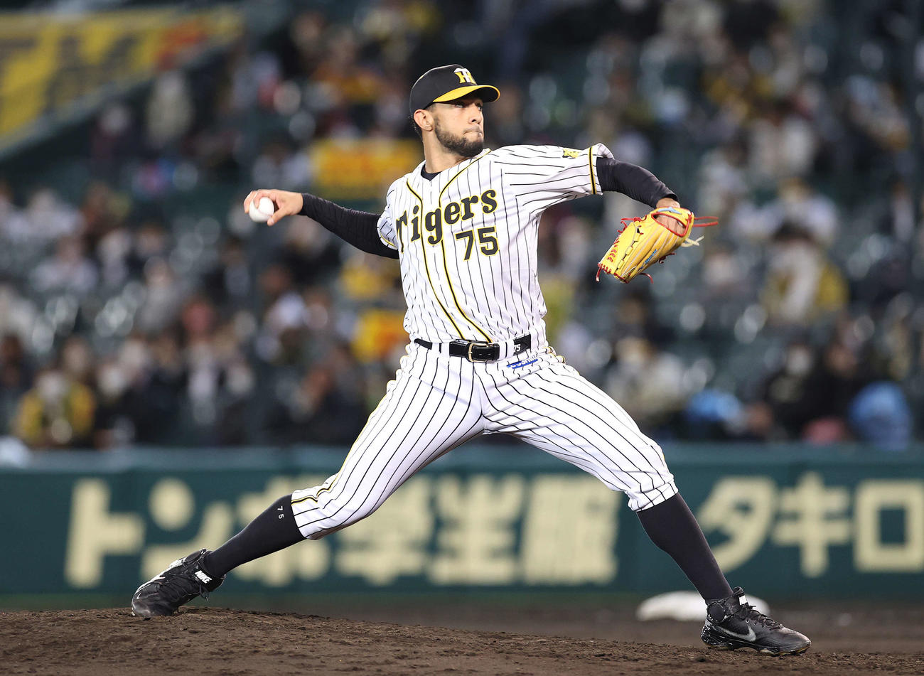 阪神対ヤクルト　9回表に阪神3番手で登板したスアレス（撮影・河野匠）