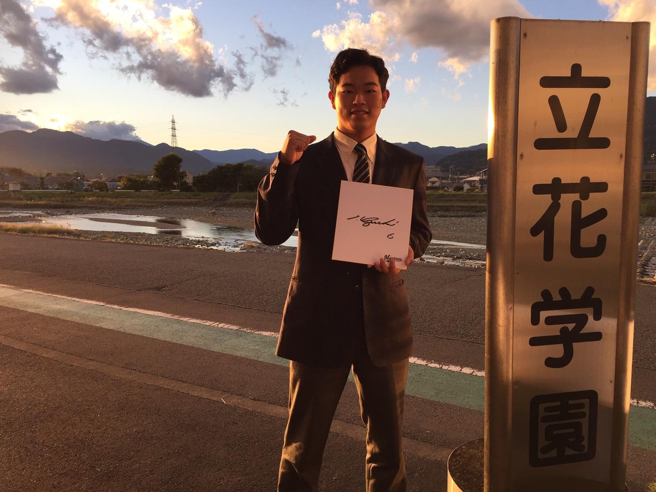 ロッテから指名挨拶を受けた育成ドラフト3位の立花学園・永島田（撮影・金子真仁）