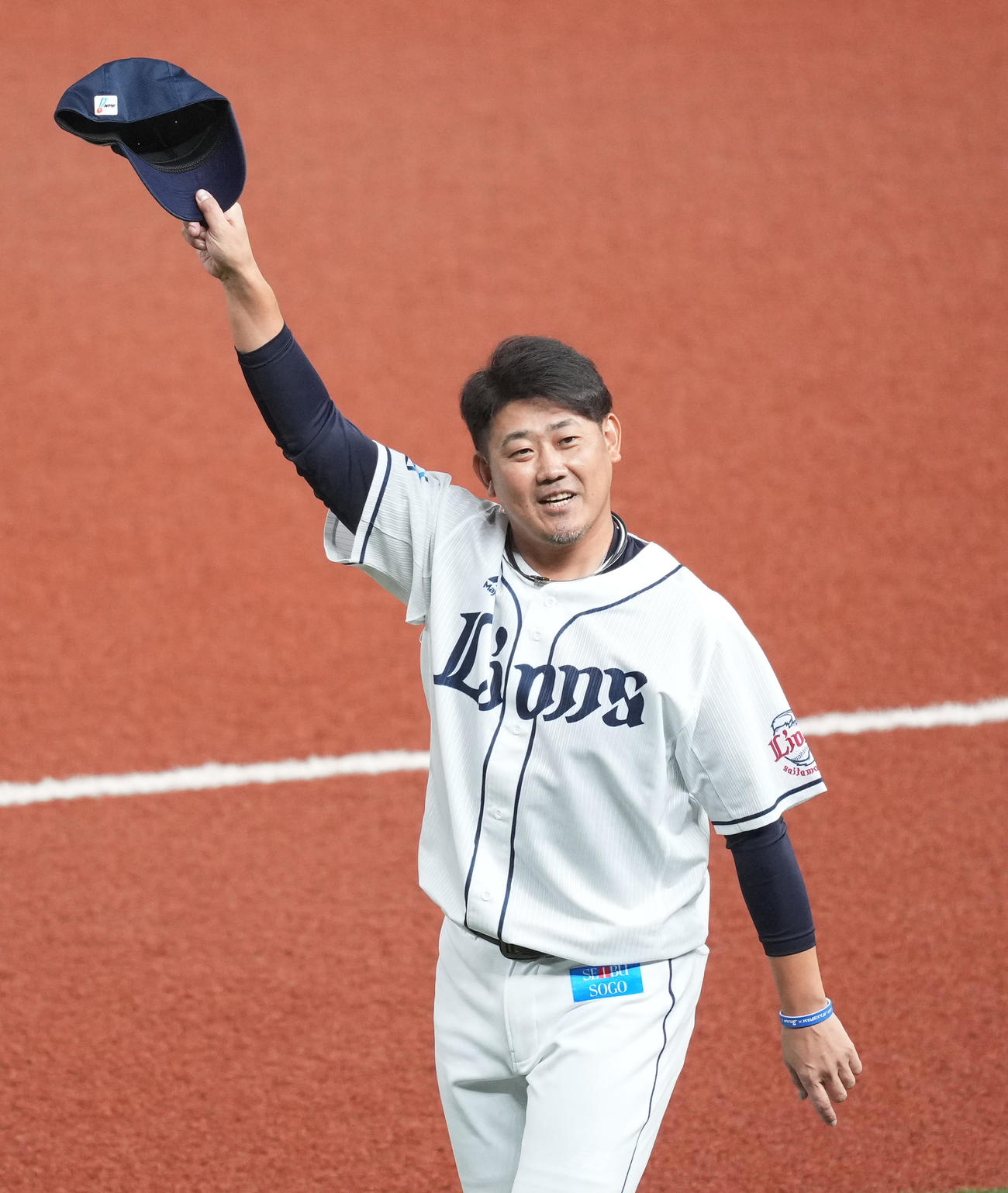 20日、西武対日本ハム　引退する西武松坂は、ファンの歓声を応える