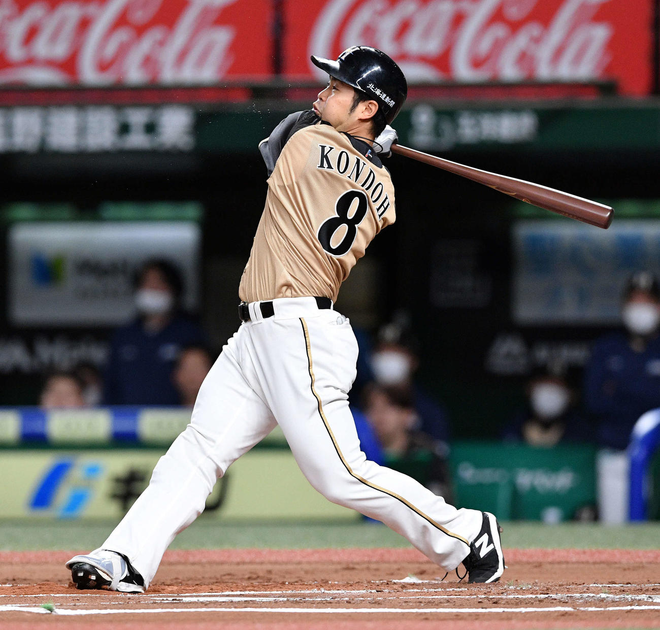 西武対日本ハム　2回表日本ハム無死、近藤は右中間へ先制のソロ本塁打を放つ（撮影・滝沢徹郎）