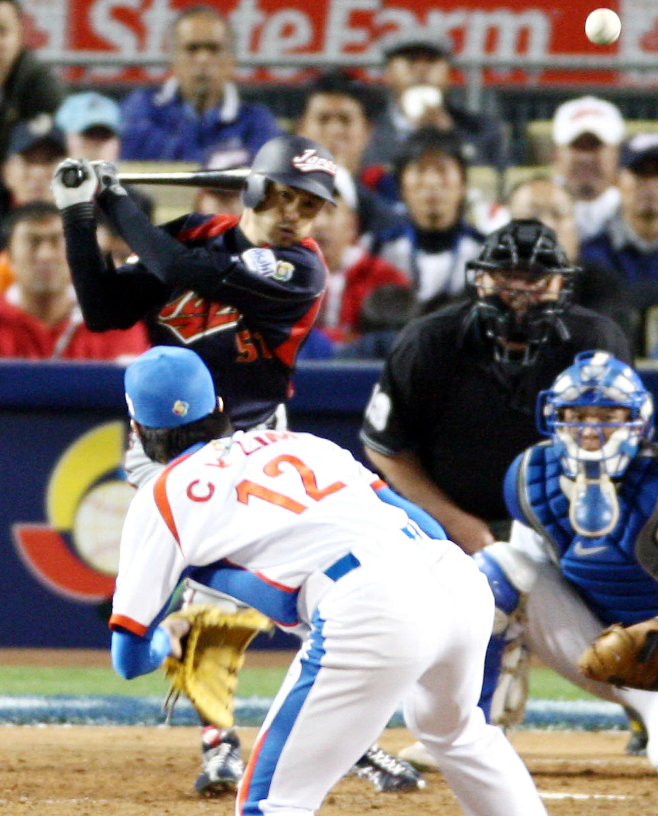 09年3月、第2回WBC決勝の韓国戦10回表、中前適時打を放つイチロー