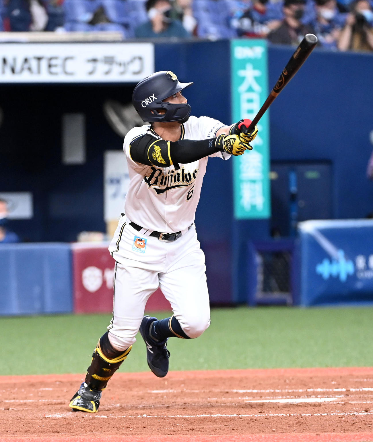 オリックス対西武　5回裏オリックス1死、宗は右中間に本塁打を放つ（撮影・前岡正明）