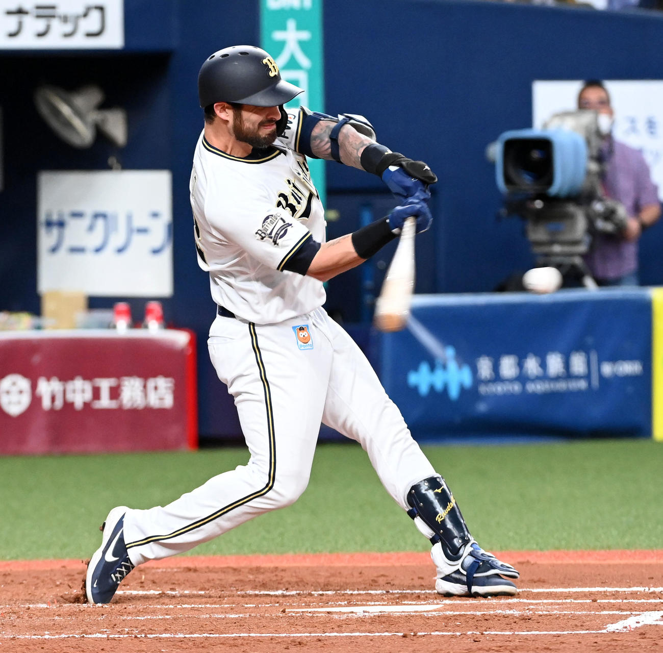 オリックス対西武　2回裏オリックス1死一塁、ラベロは左前打を放つ（撮影・前岡正明）