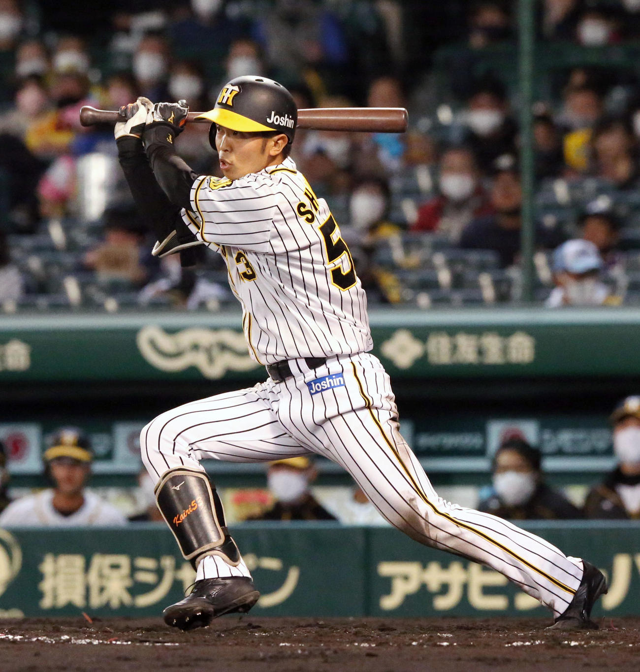 阪神対中日　2回裏阪神1死二、三塁、島田は左に2点適時二塁打を放つ（撮影・上山淳一）