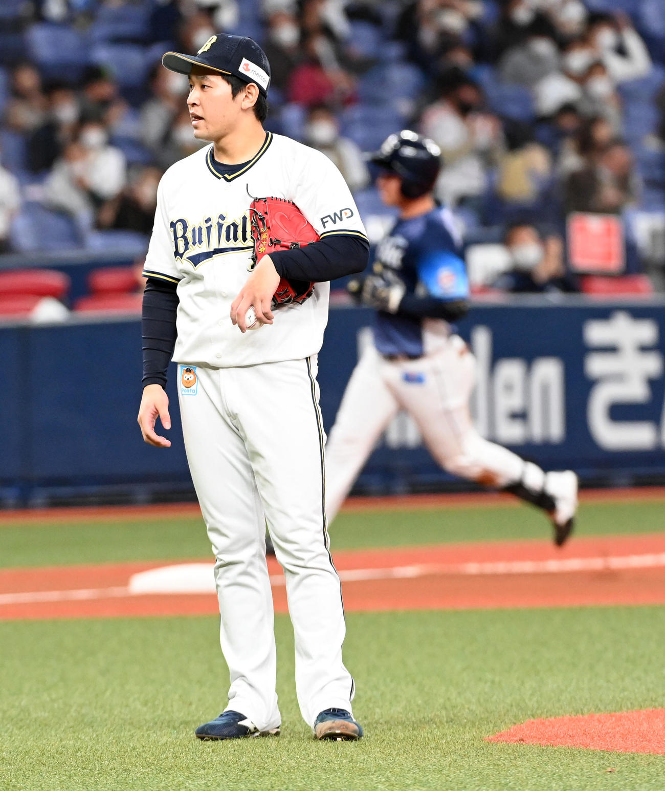 オリックス対西武　6回表西武無死、ブランドンに左越え本塁打を打たれがっくりする宮城（撮影・前岡正明）