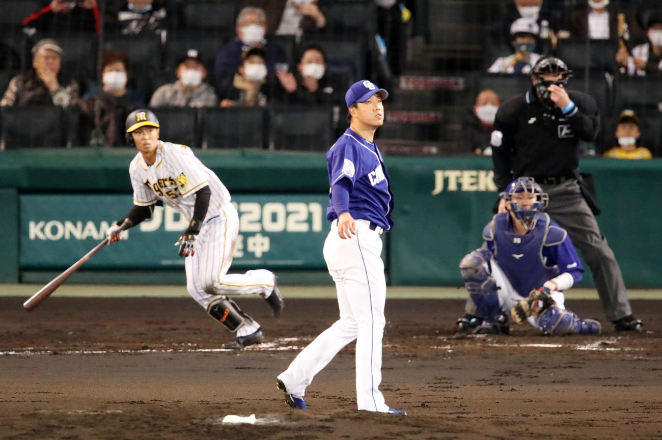 阪神対中日　2回裏阪神1死二、三塁、柳は島田に左越え適時二塁打を打たれる（撮影・加藤哉）