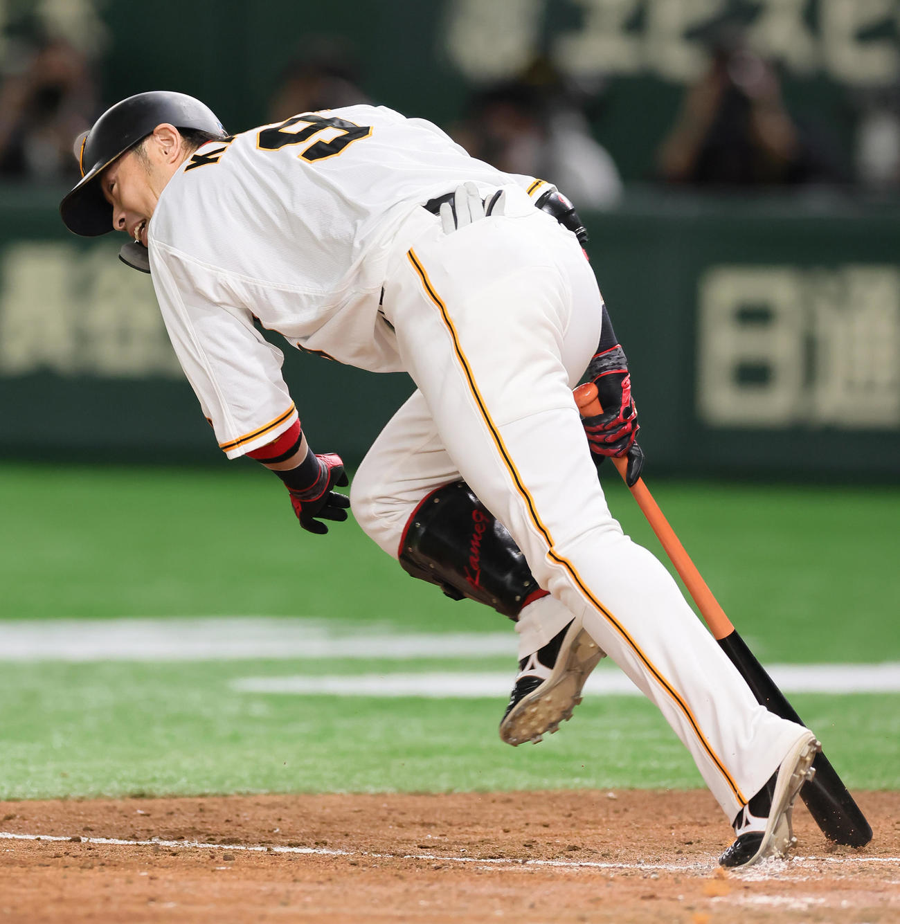 巨人対ヤクルト　5回裏巨人1死満塁、代打亀井は三ゴロに倒れる（撮影・足立雅史）