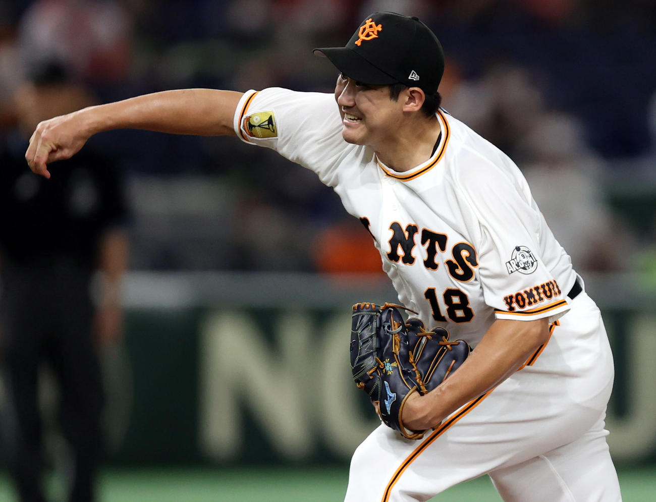 巨人対ヤクルト　巨人先発の菅野（撮影・狩俣裕三）