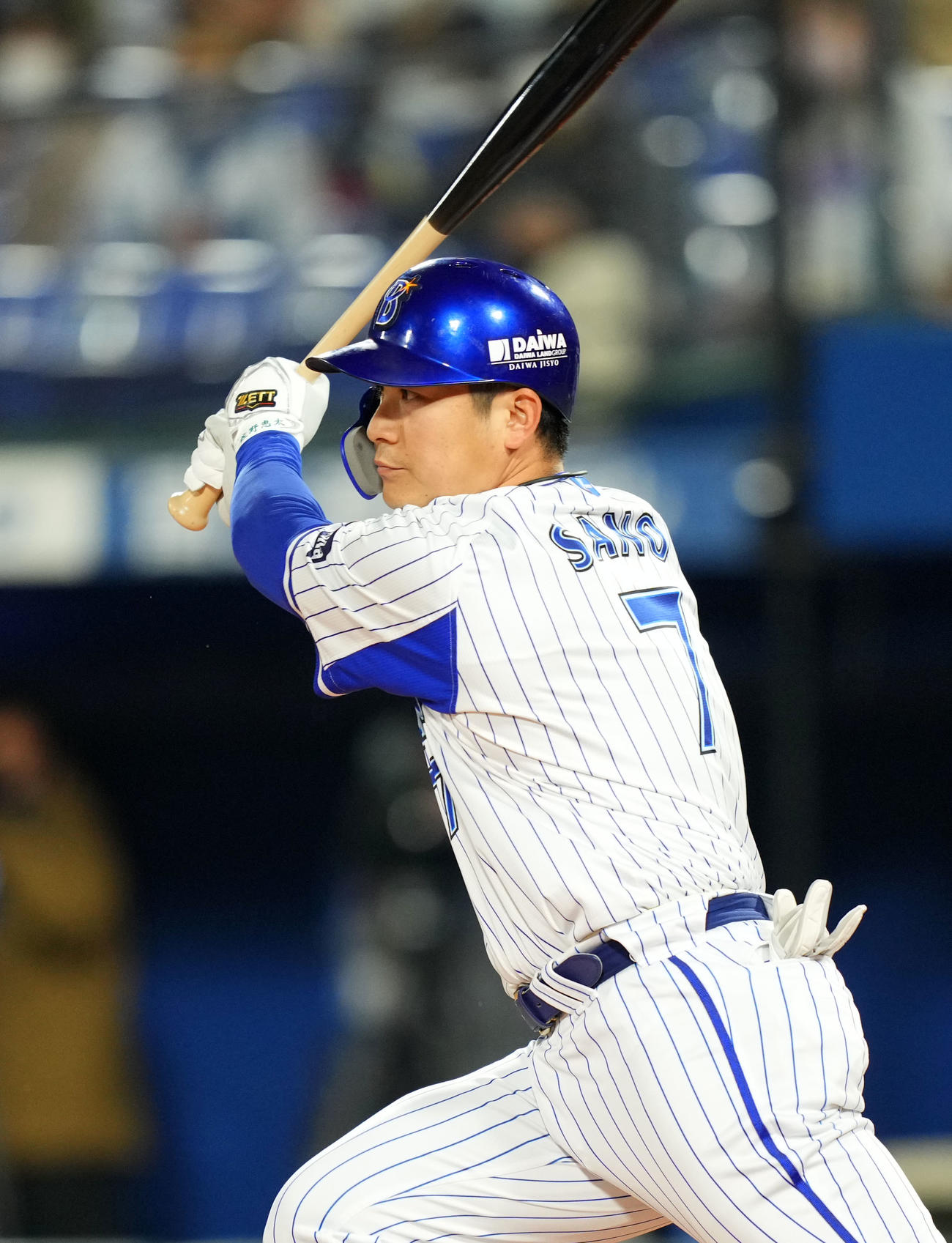 DeNA対中日　1回裏DeNA無死二塁、中前適時打を放つ佐野（撮影・横山健太）