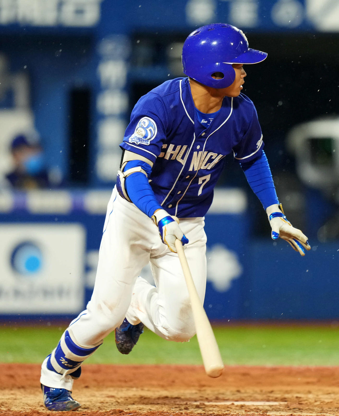 DeNA対中日　9回表中日無死二塁、左前適時打を放つ根尾（撮影・横山健太）
