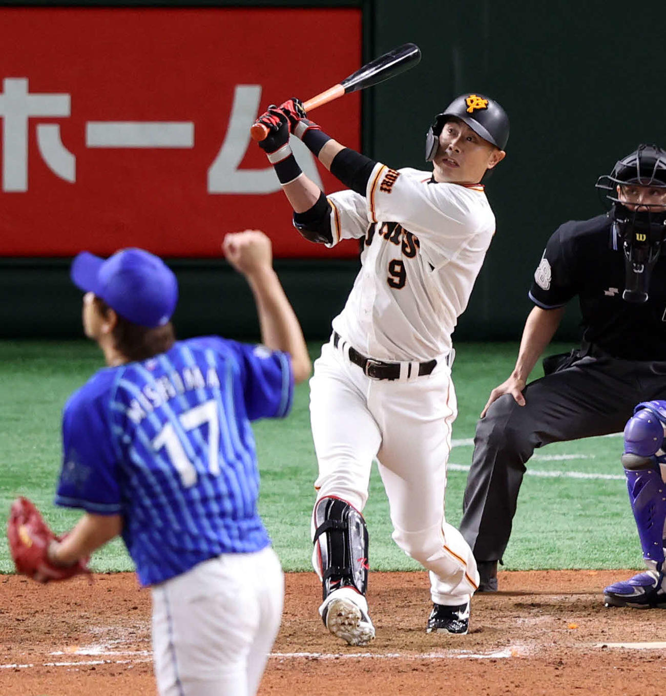 3月、DeNA戦の9回裏無死、サヨナラ本塁打を放つ亀井