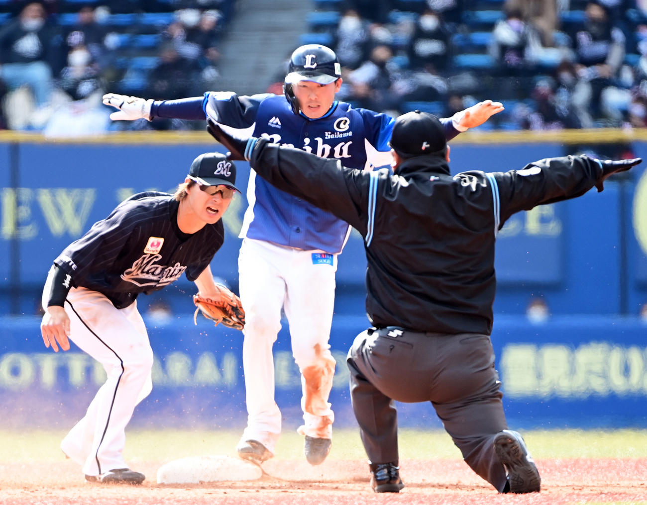 二盗を決める西武源田壮亮（2021年4月11日撮影）
